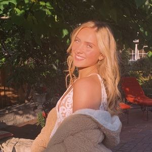 Meet your Posher, Danielle